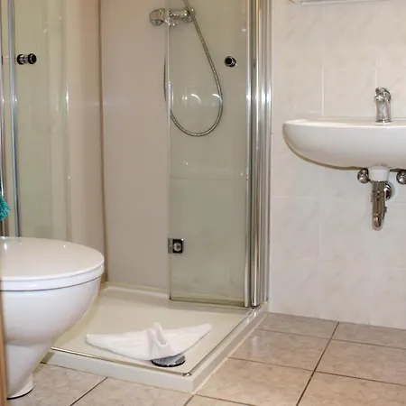 Zwischen Und Bodden App 03 * Аренсхоп